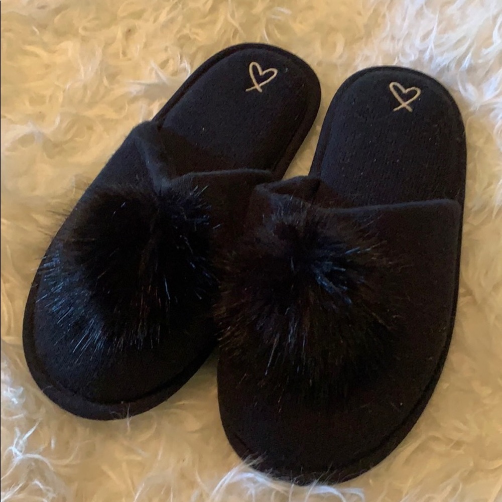 New! Victoria’s Secret Pom Pom Slippers